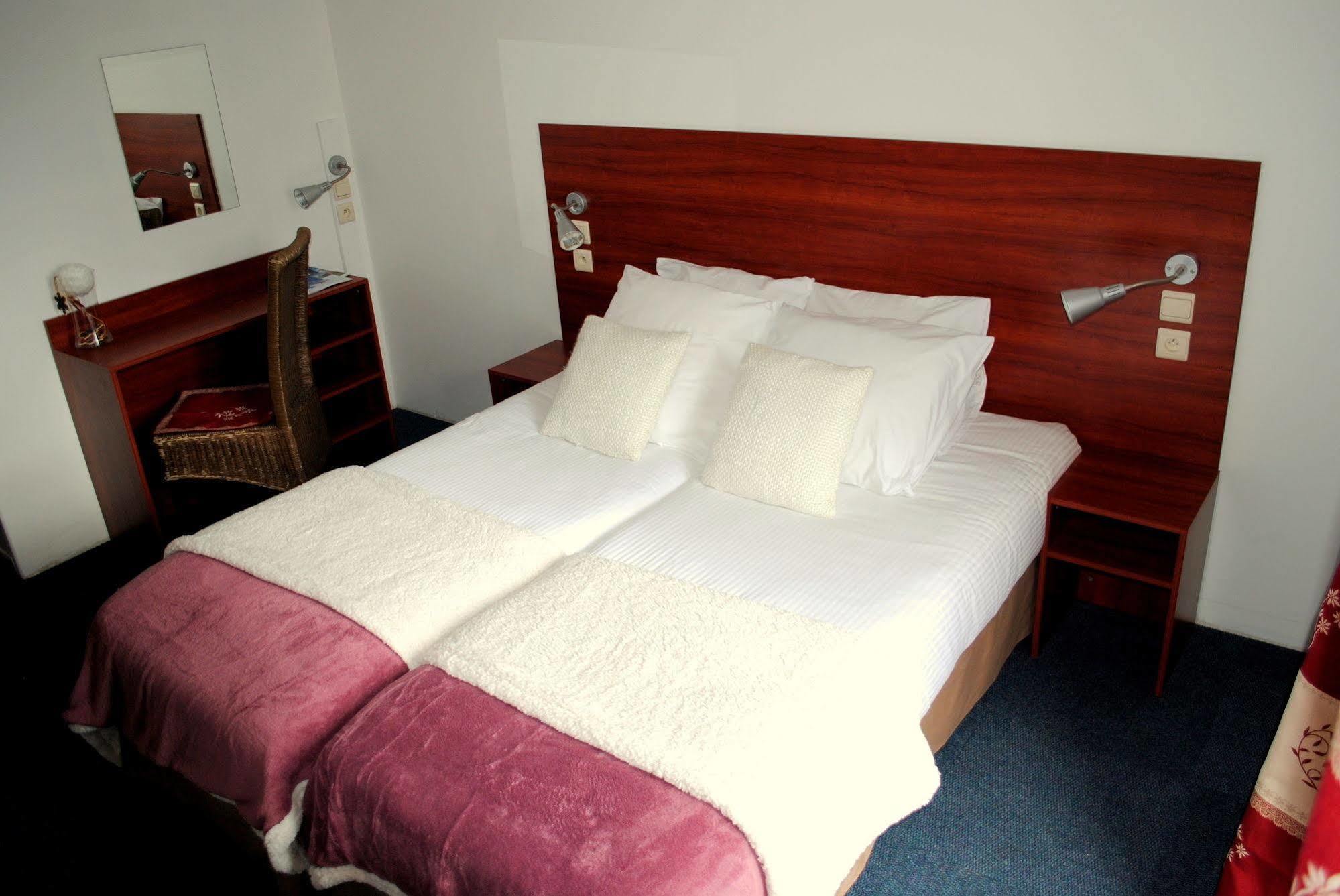 L'Escale Hotell Châtel Exteriör bild