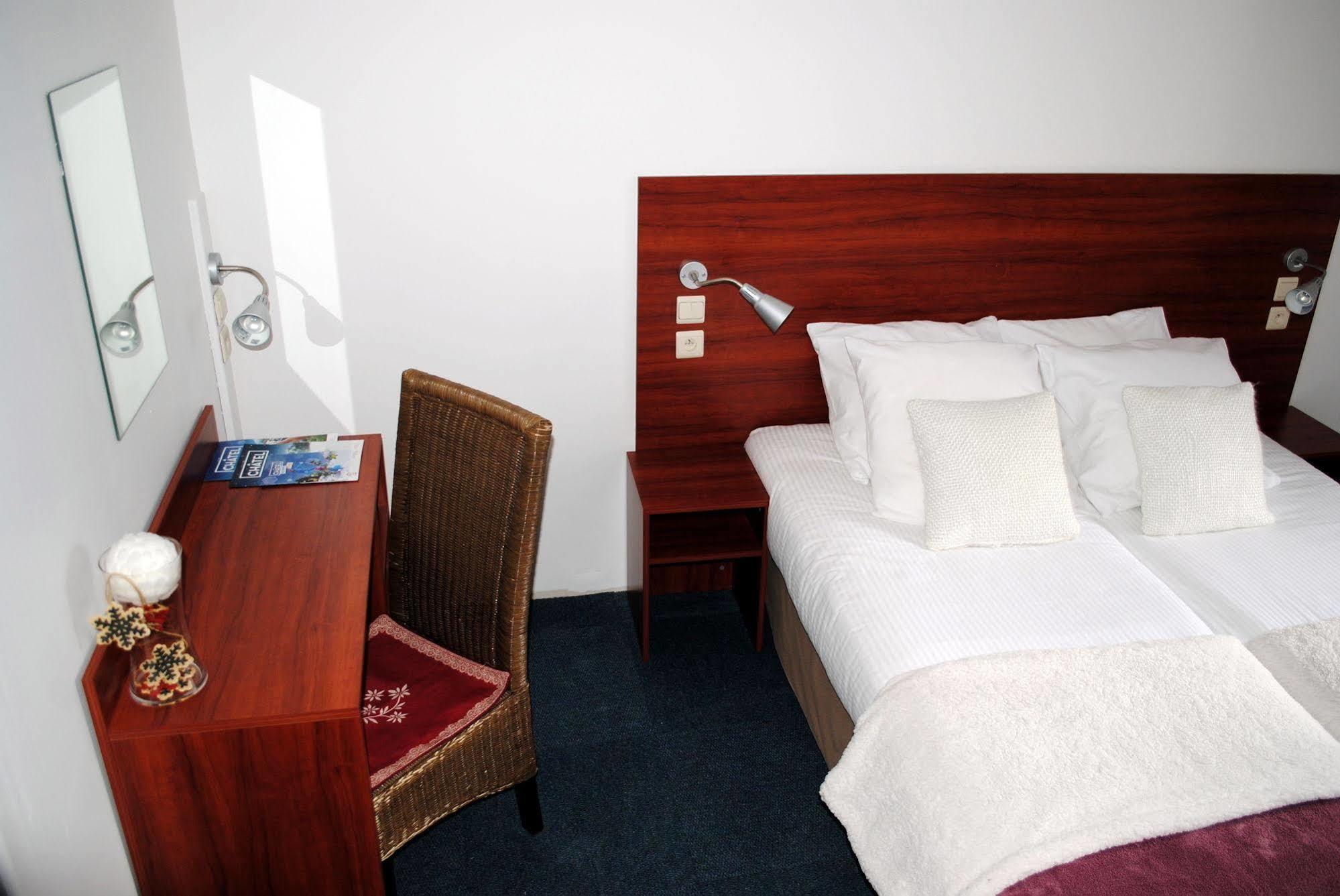 L'Escale Hotell Châtel Exteriör bild